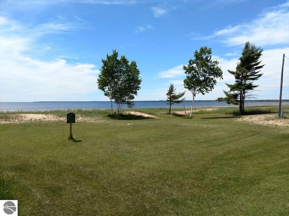 16086 Us Hwy 2, Cooks, MI 49817